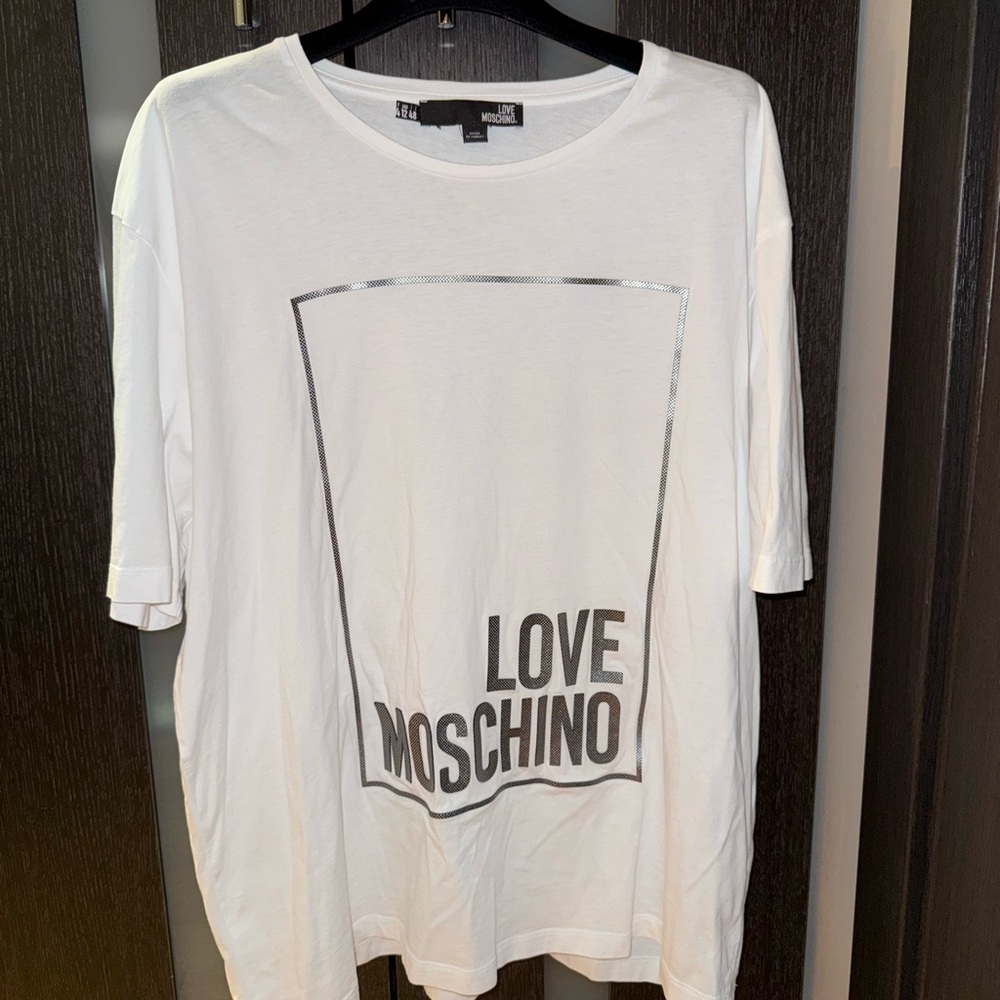 Authentic LOVE MOSCHINO Women’s WhiteLogo Box T-Shirt Size US12 W/Velvet Hanger